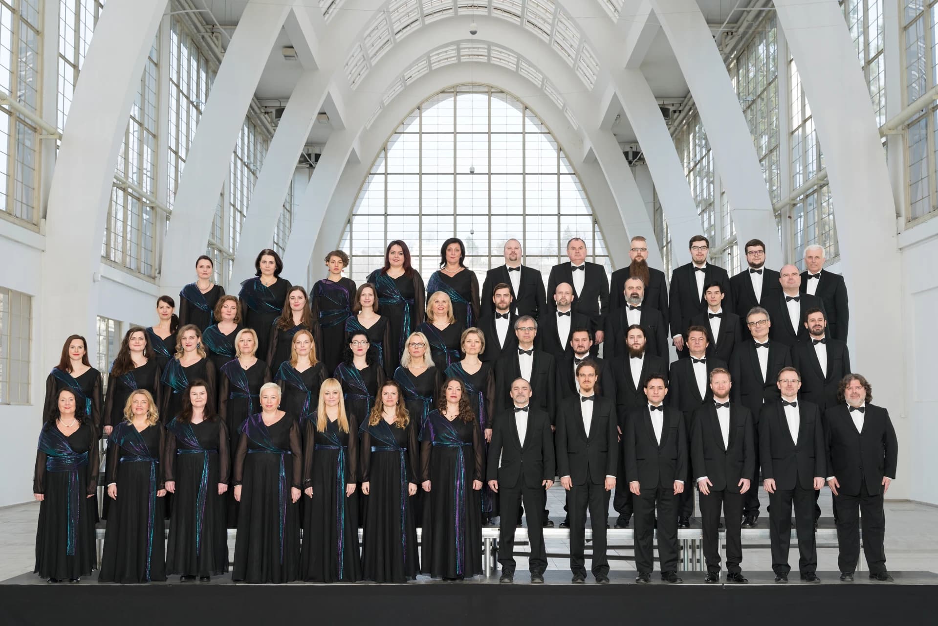 Mezi nebem a zemí / Český filharmonický sbor Brno